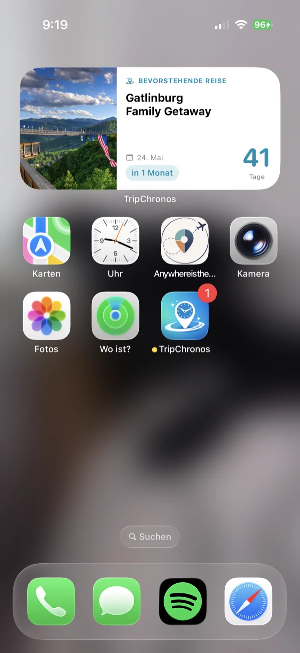 Das mittlere Widget „Trip Countdown“ wird auf dem iPhone Startbildschirm angezeigt