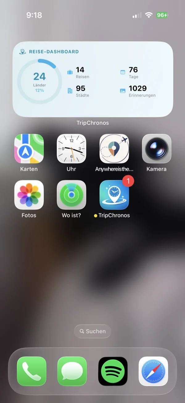 Das mittlere Widget „Reise-Dashboard“ wird auf dem Startbildschirm iPhone angezeigt