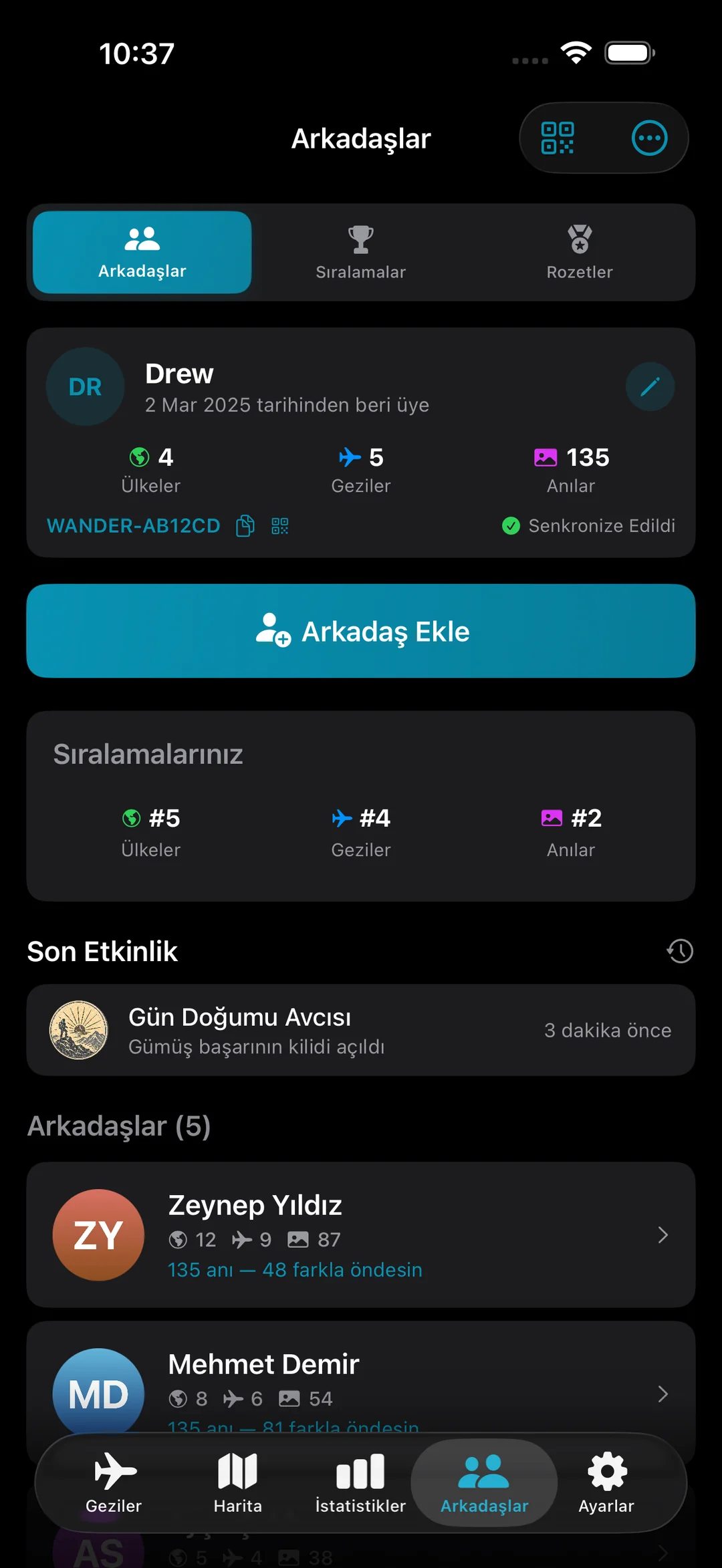 Sıralamaları, son başarı etkinliklerini ve bağlantılı gezginleri içeren arkadaş profili