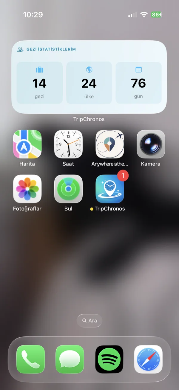 iPhone ana ekranında gösterilen Seyahat İstatistiklerim orta widget'ı