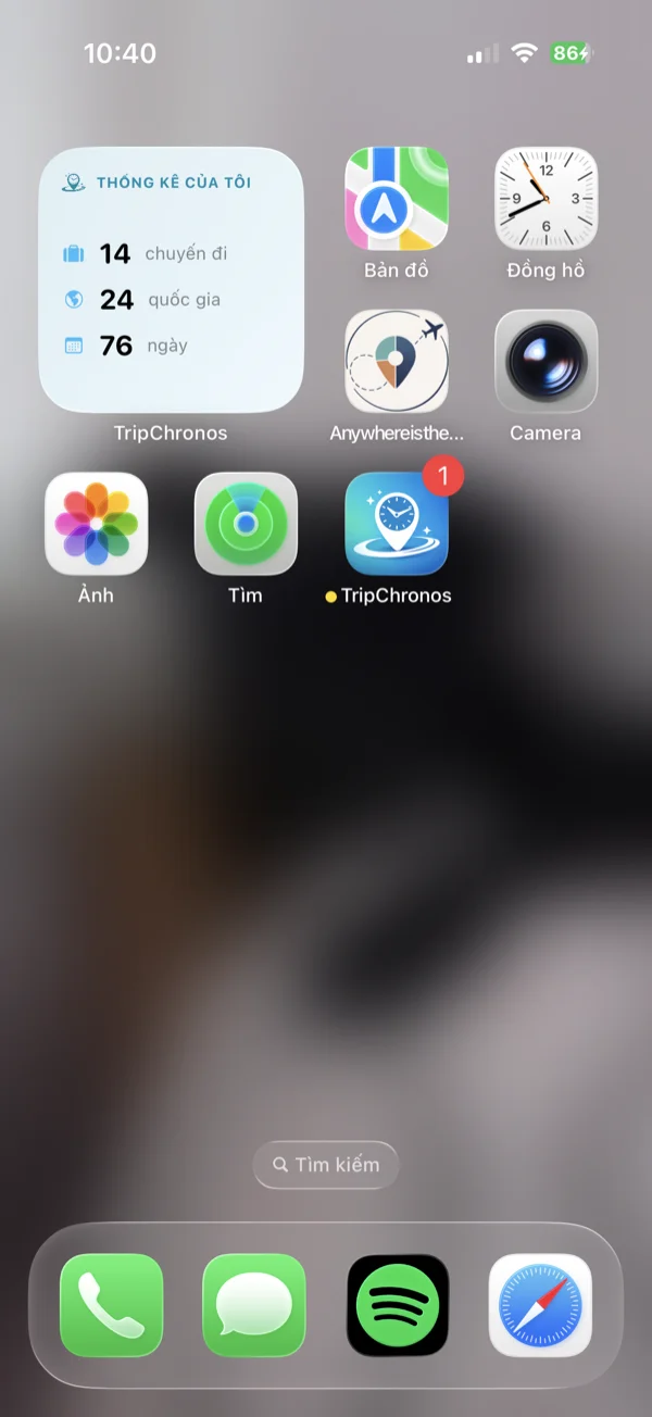 Tiện ích nhỏ Thống kê chuyến đi của tôi được hiển thị trên màn hình chính iPhone